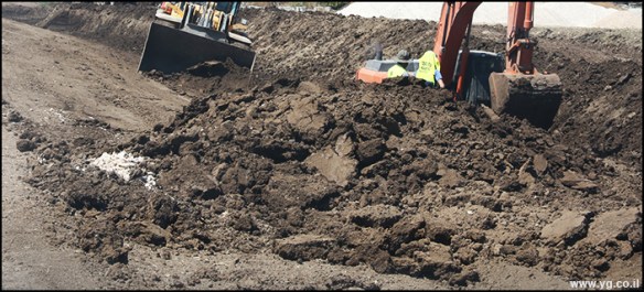 עובדים באדמה
מפרץ חיפה יוני 2017