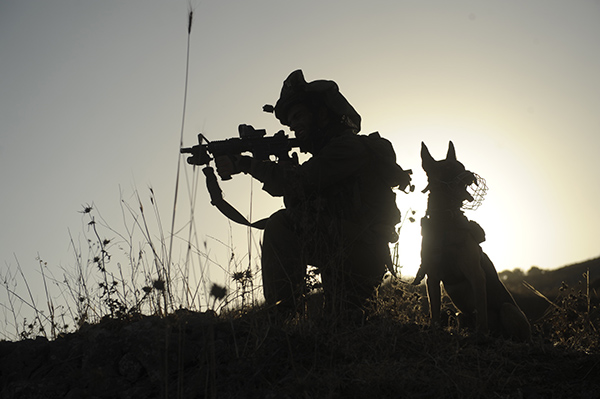 Israel_Defense_Forces_-_Guarding_With_Mans_Best_Friend-w600