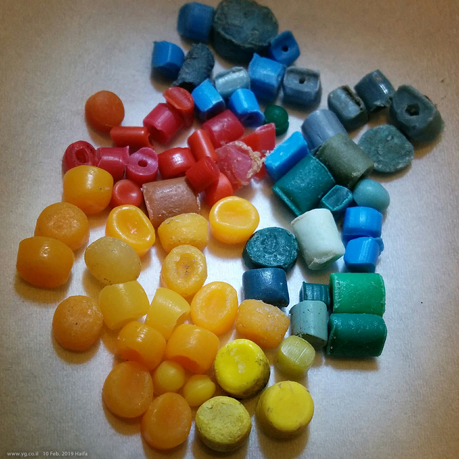 נורדלים - פתיתי פלסטיק - דמעות של בנות ים Nurdles