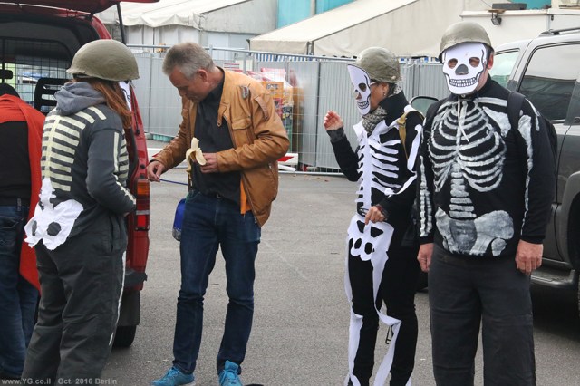 שלדים נגד מעורבות גרמניה בנאט"ו ונגד המשך הדריסה של העם הכורדי