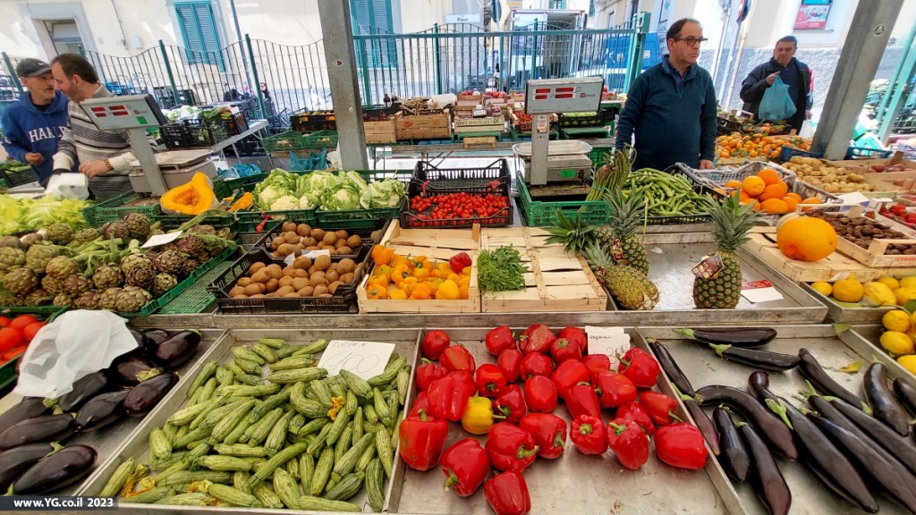 שוק פרות וירקות בסורנטו