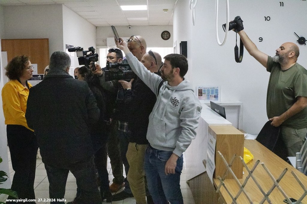 הבחירות לרשויות המקומיות - חיפה 27.2.2024 - ראש העיר עינת קליש מול העיתונות אחרי שהצביעה