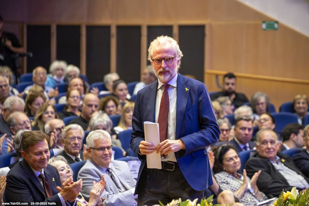 "מוזיאון הייקים" נפתח כאגף למורשת יהדות דוברת גרמנית, כחלק ממוזיאון הכט, באוניברסיטת חיפה. בצילום, שגריר אוסטריה בישראל מר Nikolaus LUTTEROTTI.