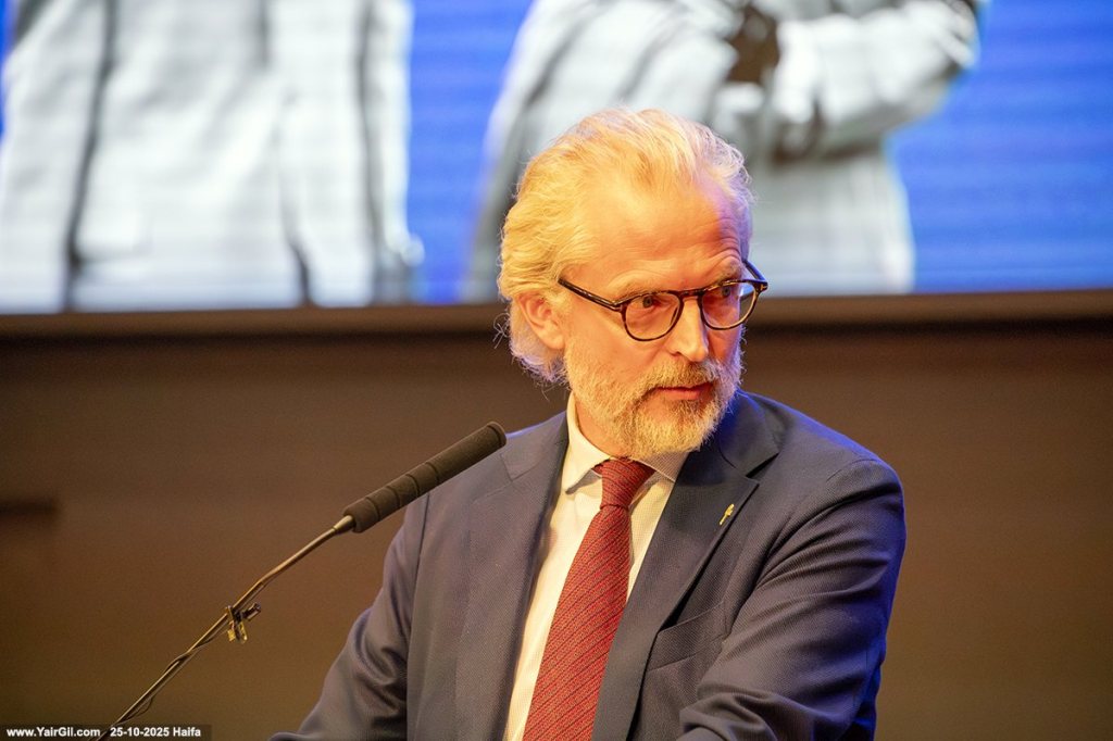 "מוזיאון הייקים" נפתח כאגף למורשת יהדות דוברת גרמנית, כחלק ממוזיאון הכט, באוניברסיטת חיפה.  בצילום, שגריר אוסטריה בישראל מר Nikolaus LUTTEROTTI. נושא דבריו בטקס הפתיחה.