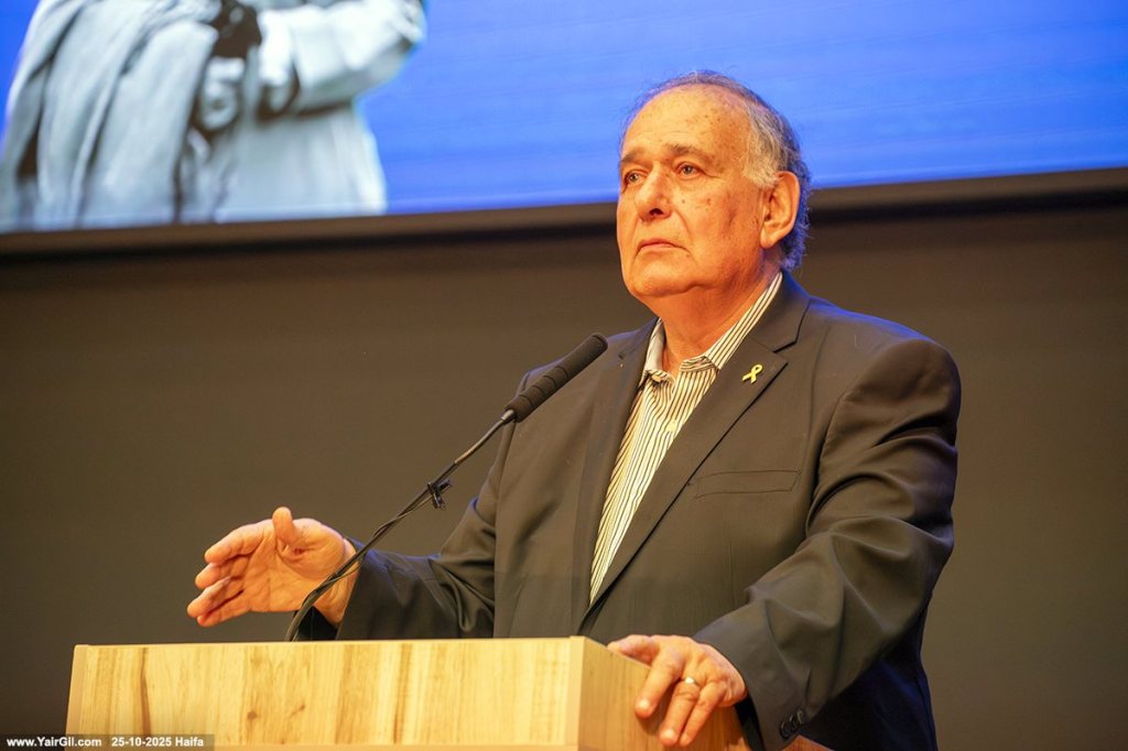 "מוזיאון הייקים" נפתח כאגף למורשת יהדות דוברת גרמנית, כחלק ממוזיאון הכט, באוניברסיטת חיפה. על הבמה, ראש עריית חיפה מר יונה יהב.